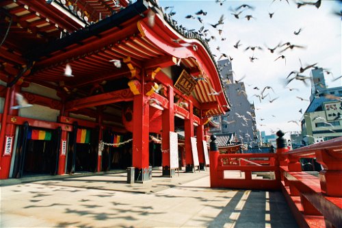 Nagoya definitely has something to offer for a stopover – such as the "Osu Kannon" temple.