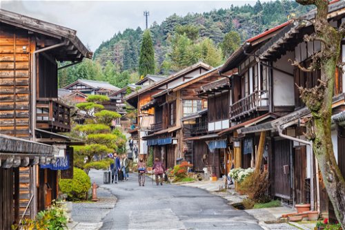 The Nakasendo used to be an important trunk road. Today, some sections in Magome and Tsumago take you back in time.