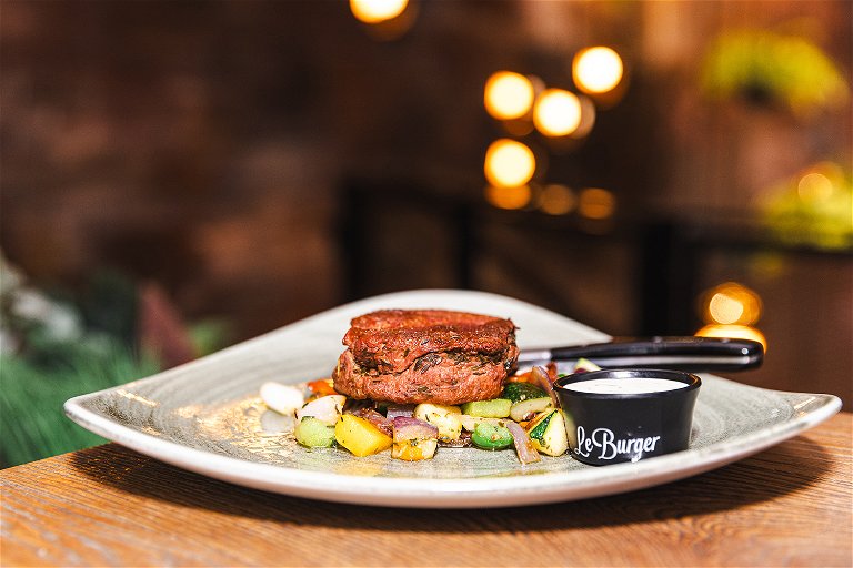 Das vegane Steak von »Planted« gibt es ab jetzt bei »Le Burger«. © Robin Consult/Fellner