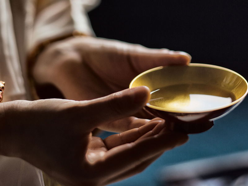 The ceremonial exchange of the sake bowl still accompanies important events in Japan, such as business deals. But sake is also part of family celebrations or get-togethers with friends.