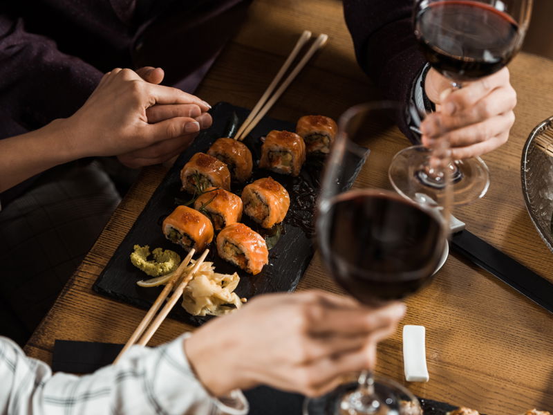 Whether sushi, nigiri or maki - Austrian wines with their wide variety of grape varieties and styles offer an exciting "wine and food pairing".