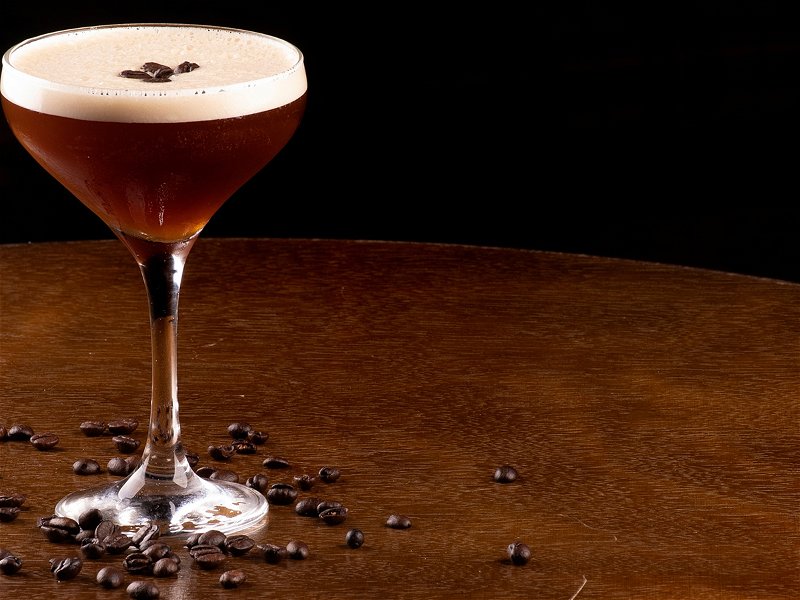 Der »Espresso Martini« ist nicht nur beliebt, sondern auch wandelbar. Diese sieben Rezepte zeigen sein Potenzial.