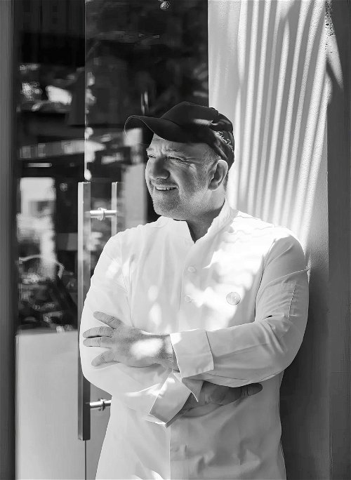 The new "One&amp;Only" resort wants to establish itself as an urban beach resort in Glyfada, Athens' home beach for the rich and famous. This is not possible without contemporary cuisine: and once again star chef Ettore Botrini is once again on hand.