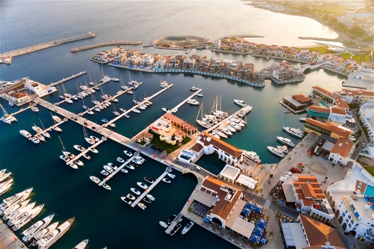 MIt dem 350 Millionen Euro teuren Projekt »Limassol Marina« reagiert die Stadt auf die steigende Zahl 
von Luxustouristen.