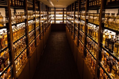 Lange tranken die Japaner den größten Teil ihres Whiskys selbst. Heute jedoch sind sie international so gefragt, dass die Nachfrage kaum bedient werden kann.