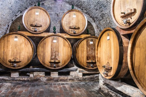 Ageing in wooden barrels is currently still mandatory for Vino Nobile. However, there are considerations as to whether ageing in concrete tanks should also be permitted in the future.