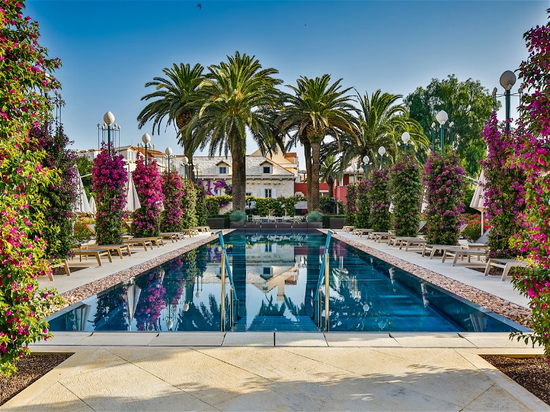 Als Namensgeber für das traumhafte Hideaway dient der mediterrane Garten, der sich um den Pool schmiegt.