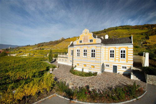 Das Kellerschlössel, ein Barockjuwel, liegt direkt in den Weingärten am Fuße der bekannten Ried Kellerberg.