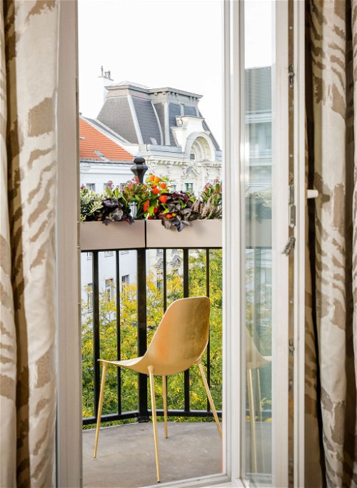 Fresh air. In some rooms, guests can enjoy  an enchanting view of the traffic-calmed Mariahilfer Straße.

