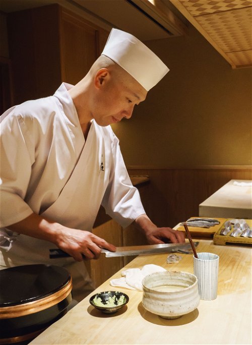 Große Kunst: Wer einmal perfektes Sushi essen möchte, reserviert bei Takahiro Okada im
»Sushi Zai«.
