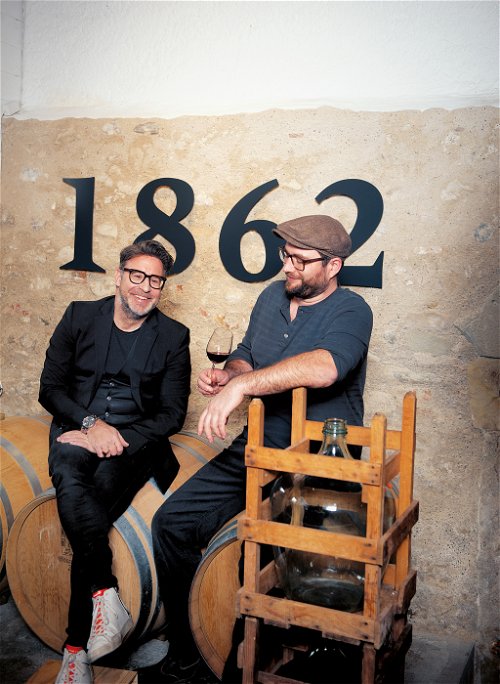 Geschäftsführer Christoph Schwegler und Kellermeister Jan Amann von der Staatskellerei Zürich. Der Betrieb produziert zwei der bekanntesten PIWI-Weine des Kantons Zürich.