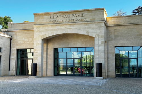 Château Pavie kann im Jahrgang 2023 mit Eleganz überzeugen.