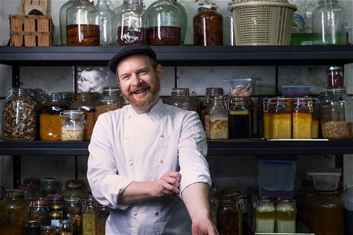 Zwei-Sterne-Koch Felix Schneider vom »Etz« in Nürnberg setzt radikal auf regionale, nachhaltige und achtsame Kulinarik. 