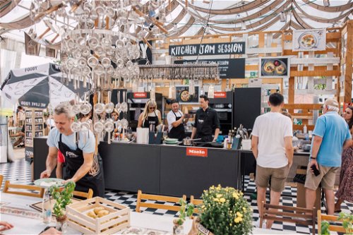 Das Festivalzentrum in der Europaallee ist während der elf Festivaltage der Food-Hotspot im Herzen der Stadt Zürich. 