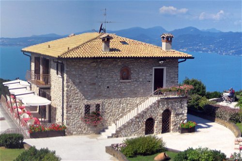 Dank seiner Hanglage über dem See genießt man vom Restaurant »Casa degli Spiriti« einen besonders schönen Ausblick. 