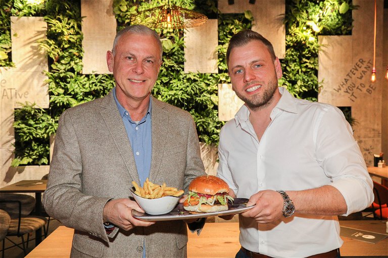 Thomas und Sohn Lukas Tauber, Gründer von »Le Burger«.