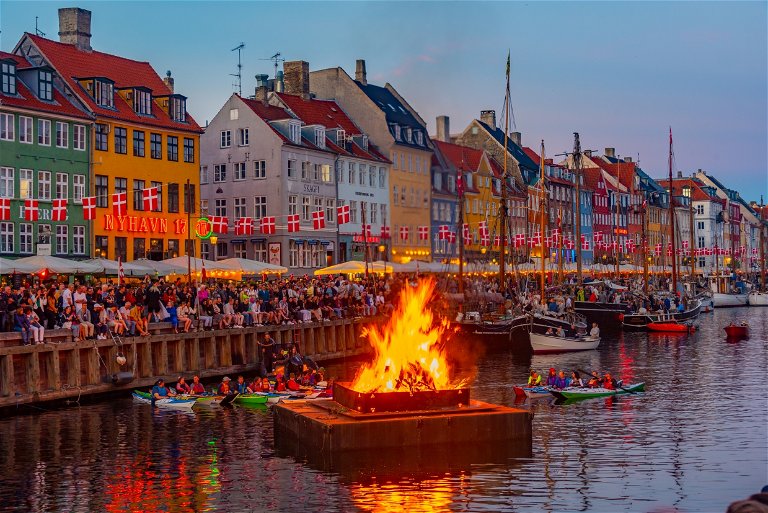 Sommerfest im alten Nyhavn im Zentrum von Kopenhagen