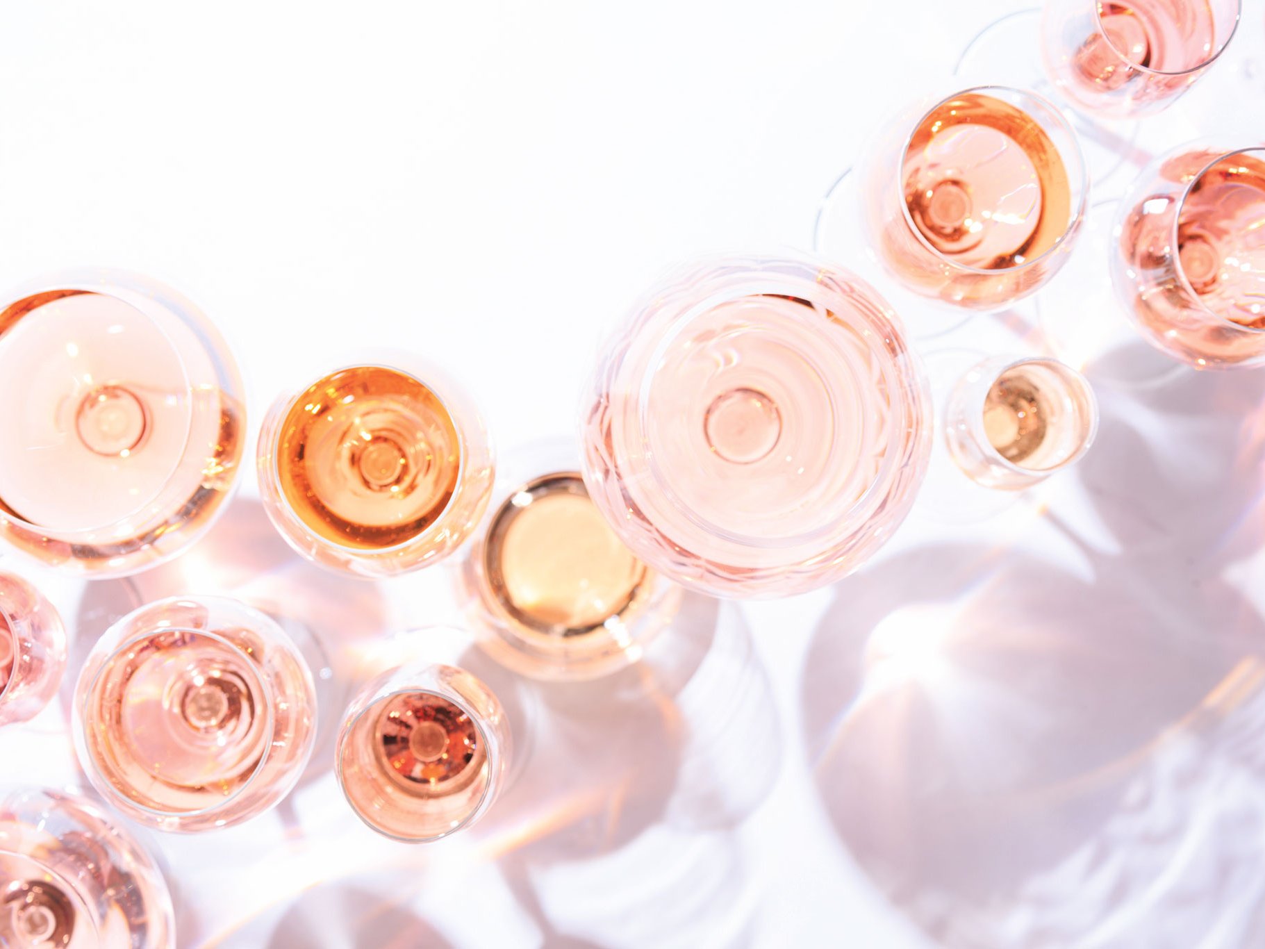 Facetten von Rosa: Beim Farbenspiel kann kein anderer Weintyp dem Rosé das Wasser reichen.