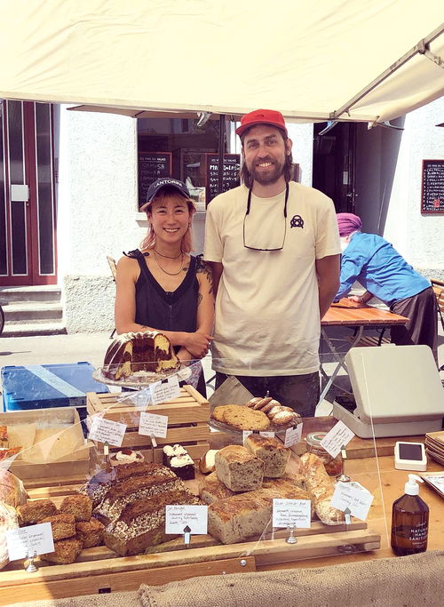 Jinny Watanabe und Basil Nufer verkauften ihr Gebäck auf dem BrupbiMärt, bevor sie ihre Bäckerei «Tsugi» im Kreis 6 eröffneten.