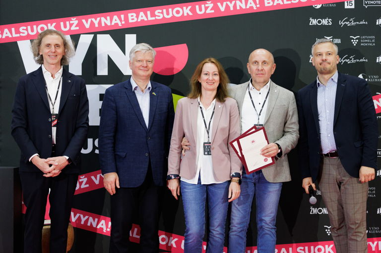Irma und Giedrius Kaukai bei der Preisverleihung des litauischen Beerenweinwettbewerbs.