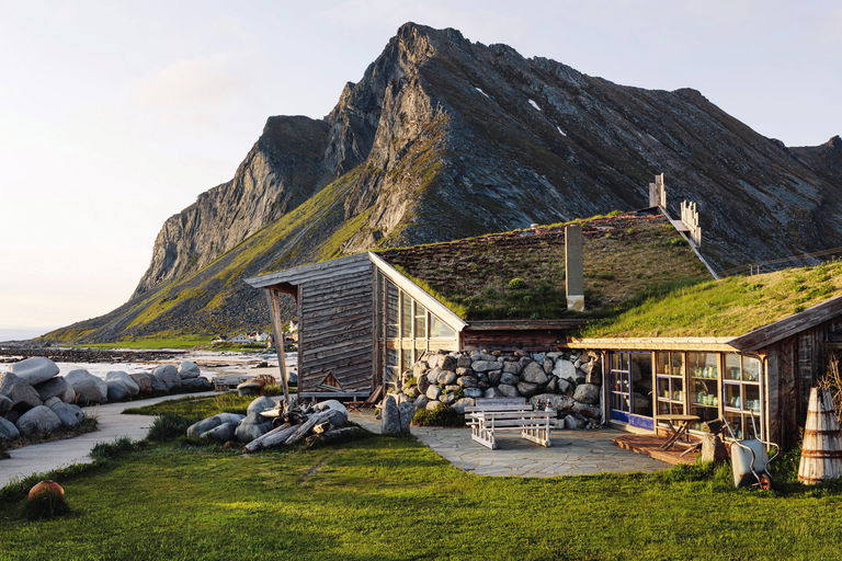 Auf der Lofoten-Insel Vikten liegt Nordnorwegens älteste Glashütte (Glasshytta Vikten).