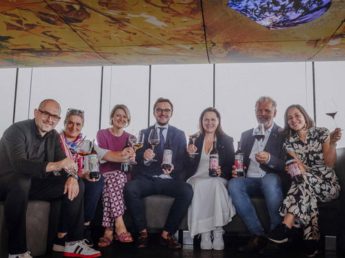 Tomas Hynek (Head Sommelier »Das LOFT»), Natascha Quester (Vienna Somms), Dagmar Gross (OSOV), Maximilian Steiner (Bester Sommelier Österreichs), Annemarie Foidl (Präsidentin Sommelier Union Austria), Bruno Resi (TSOV) und Ivanna Kuspita (Head Sommelière »Landhaus Bacher«).