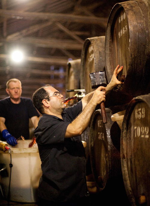 Der größte Teil der Portweinproduktion ist Tawny – diese Weine werden viele Jahre im Holzfass gereift.