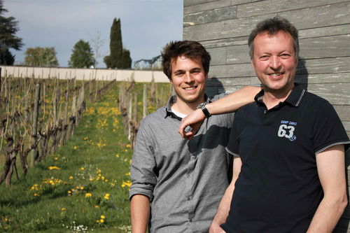 Julian und Josef Gierer aus Nonnenhorn sind die strahlenden Sieger der Falstaff-Trophy.