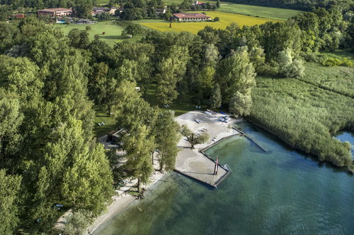 Der Privatstrand am Lago Maggiore ist 300 Meter lang.