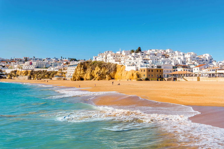 The Algarve with its breathtaking beach landscapes is – no wonder – the vacation magnet in the south of Portugal.