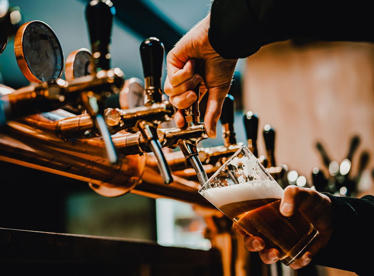 Bisher wird primär Bier über Zapfhahnen ausgeschenkt. Das könnte sich künftig ändern.