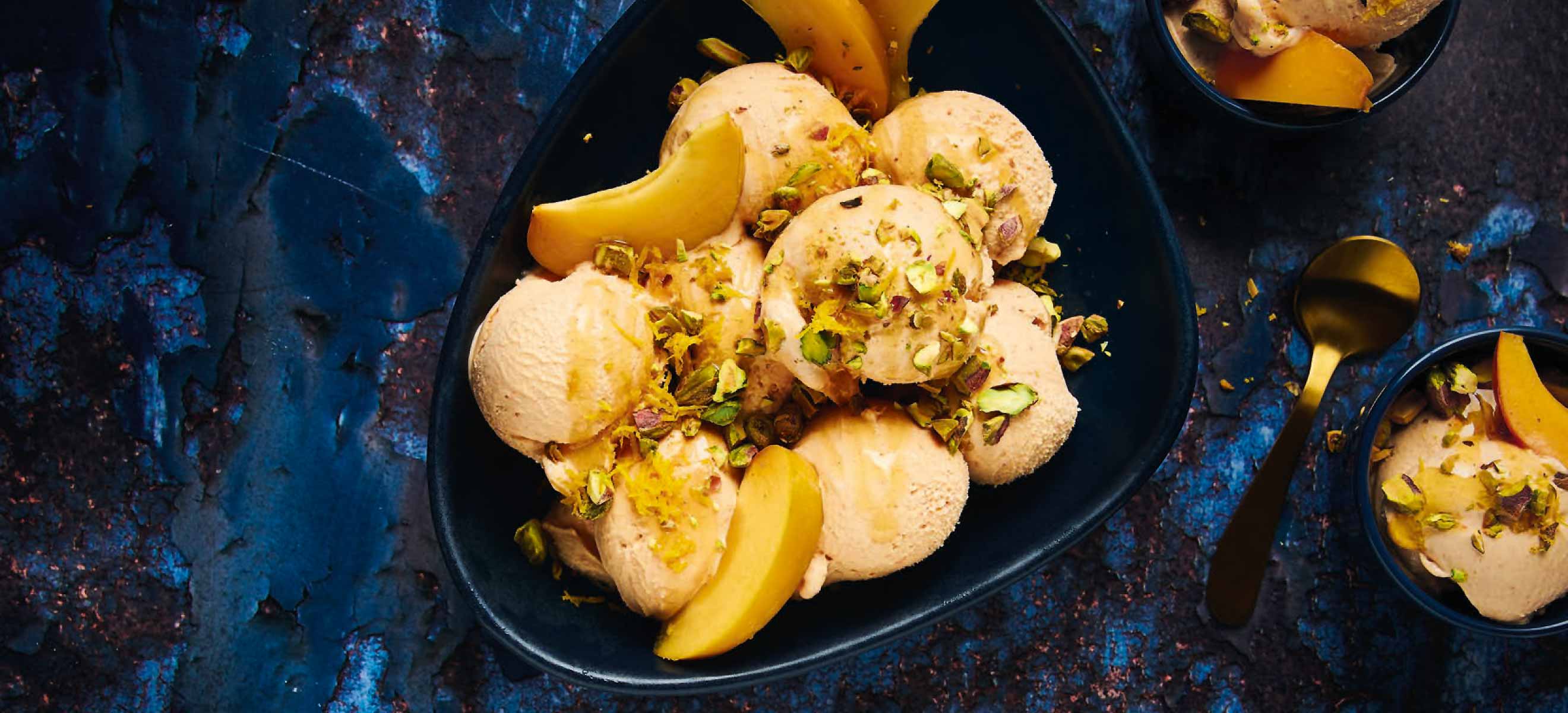 Karamelisierte Kaki und Kardamom-Eis - Rezepte - Falstaff