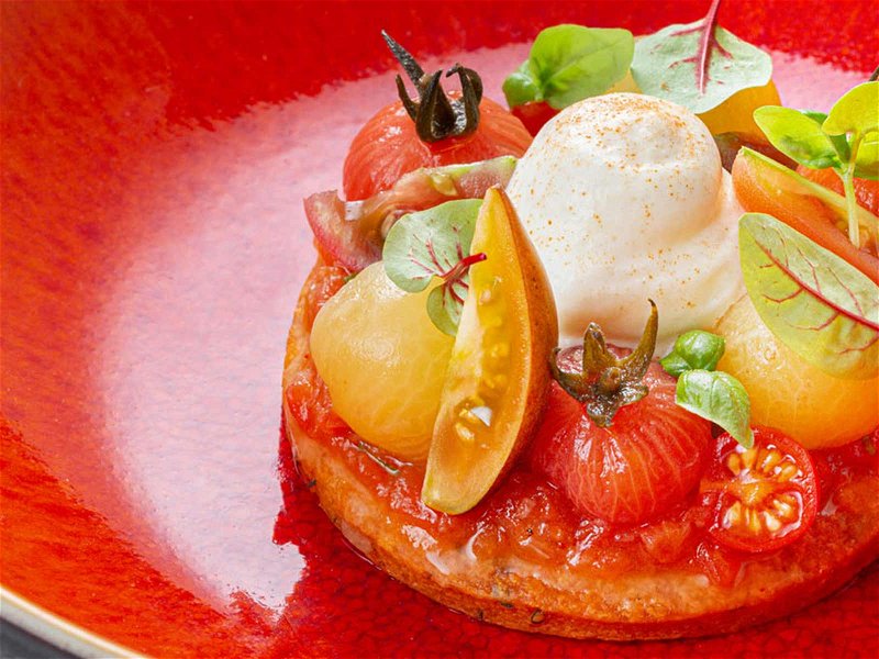 Die hauchdünne Tomaten-Tarte aus dem »Terre Blanche« ist das perfekte Sommergedicht für ein fabelhaftes Dinner.