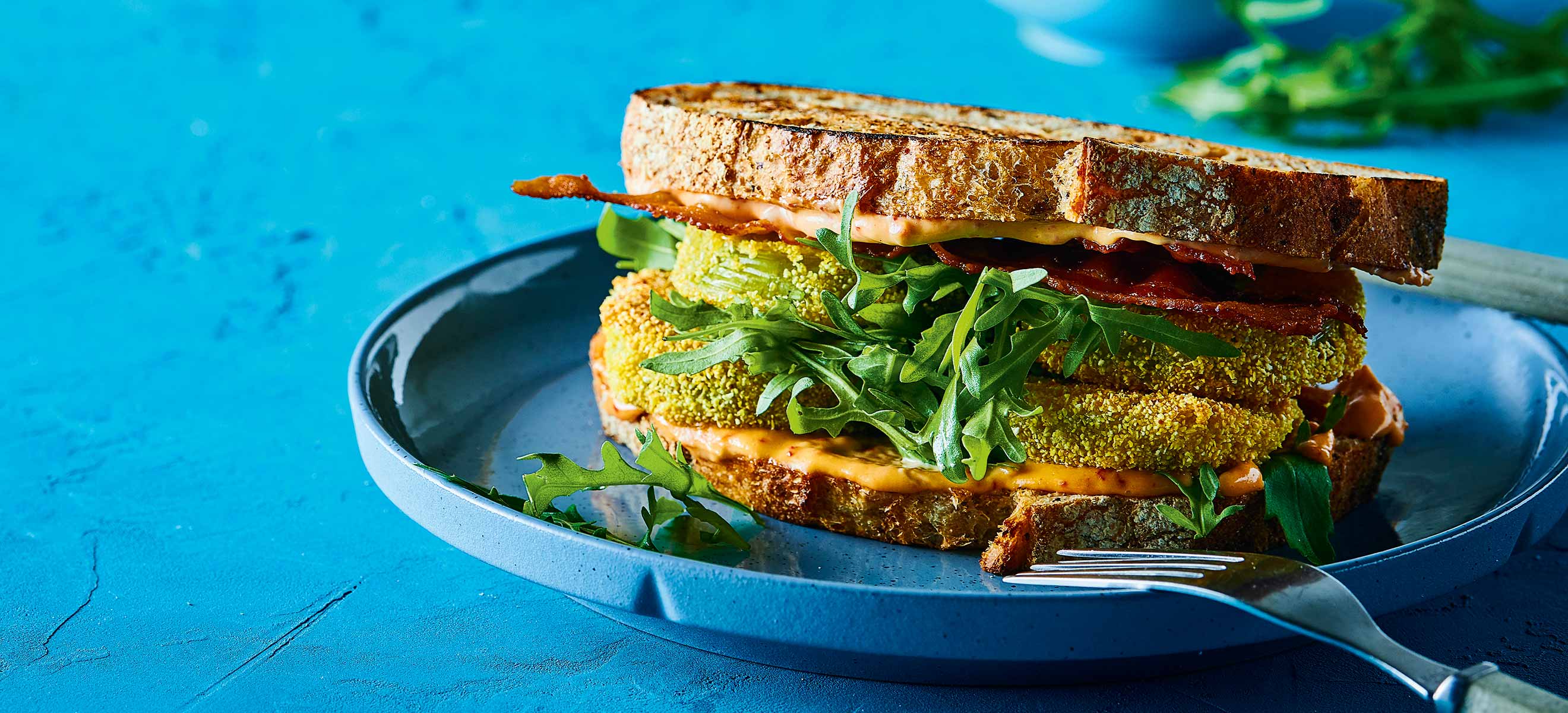 Südstaaten-Sandwich mit gebackenen grünen Tomaten - Falstaff