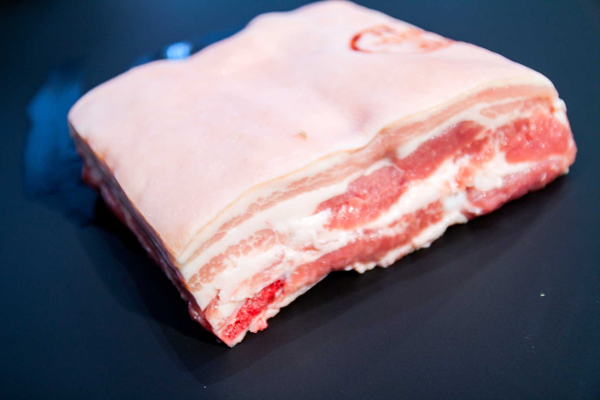 Knuspriger Schweinebauch - Falstaff | Billiger Montag