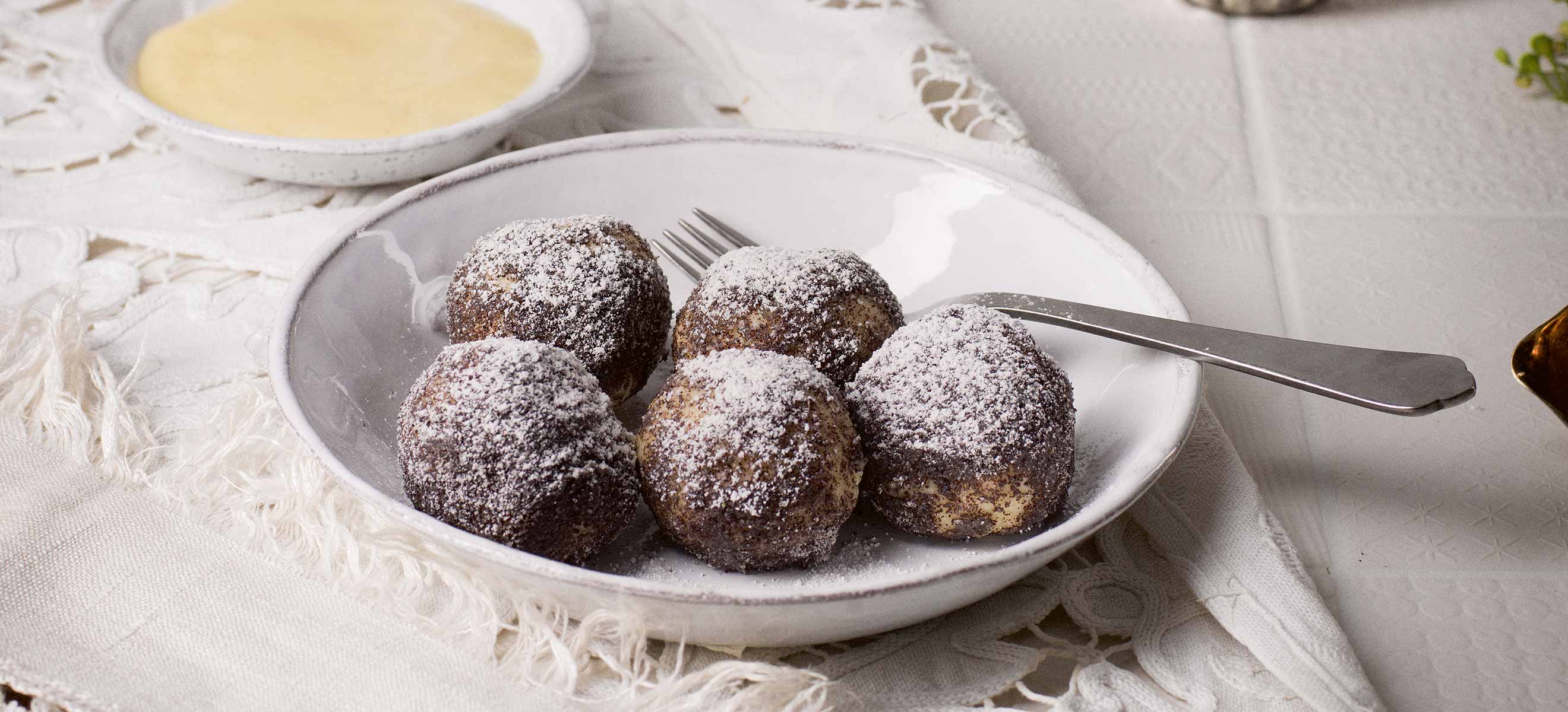 Mohnknödel mit Vanillesabayon - Falstaff