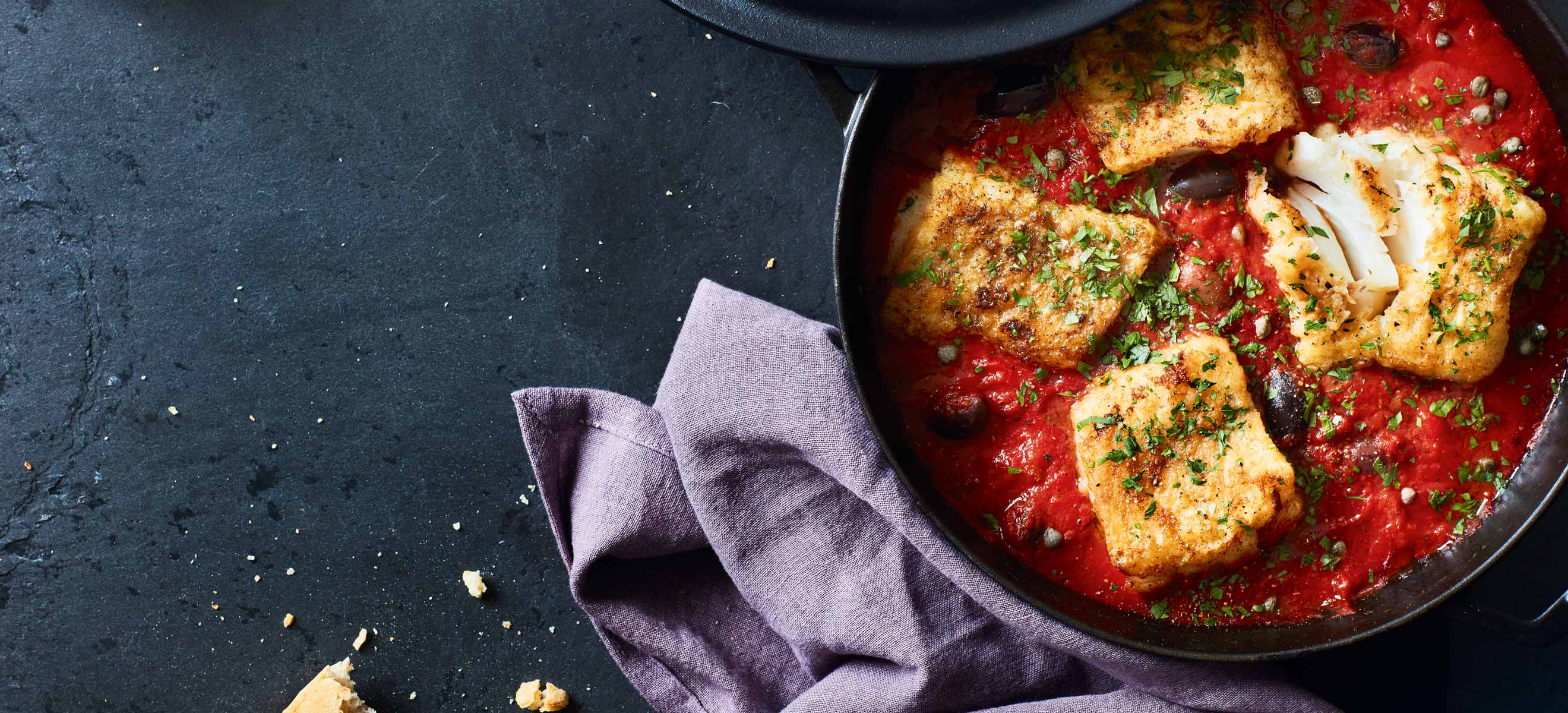 Kabeljau alla Luciana in Tomaten-Oliven-Kapern-Sauce - Rezepte - Falstaff