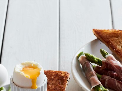 Soft-Boiled Eggs with Green Asparagus Soldiers