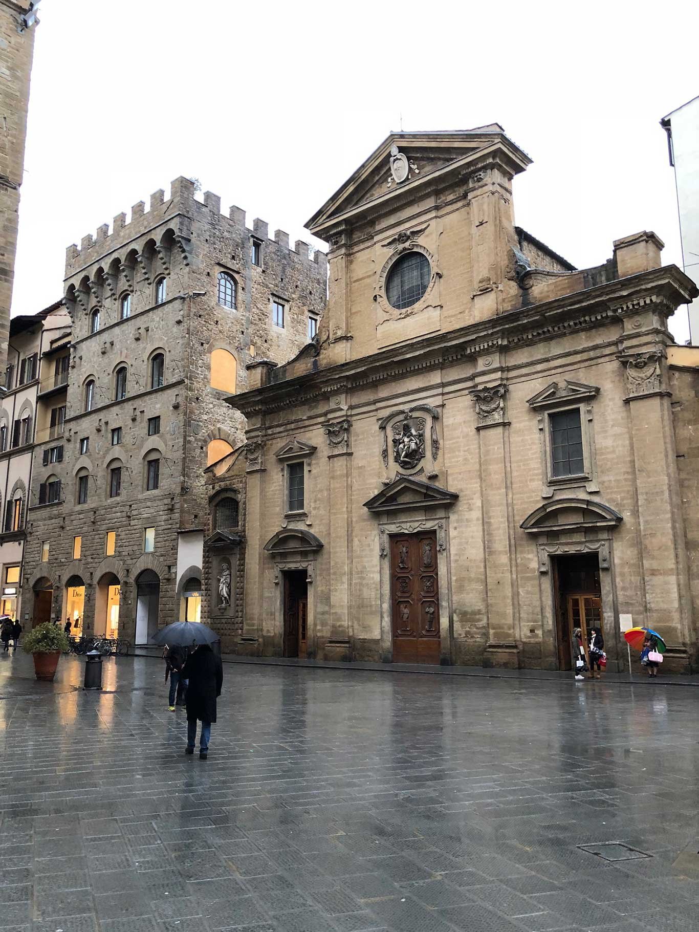 Die Klosterkirche »Santa Trinita« wurden in der zweiten Hälfte des 11. Jahrhunderts gegründet.