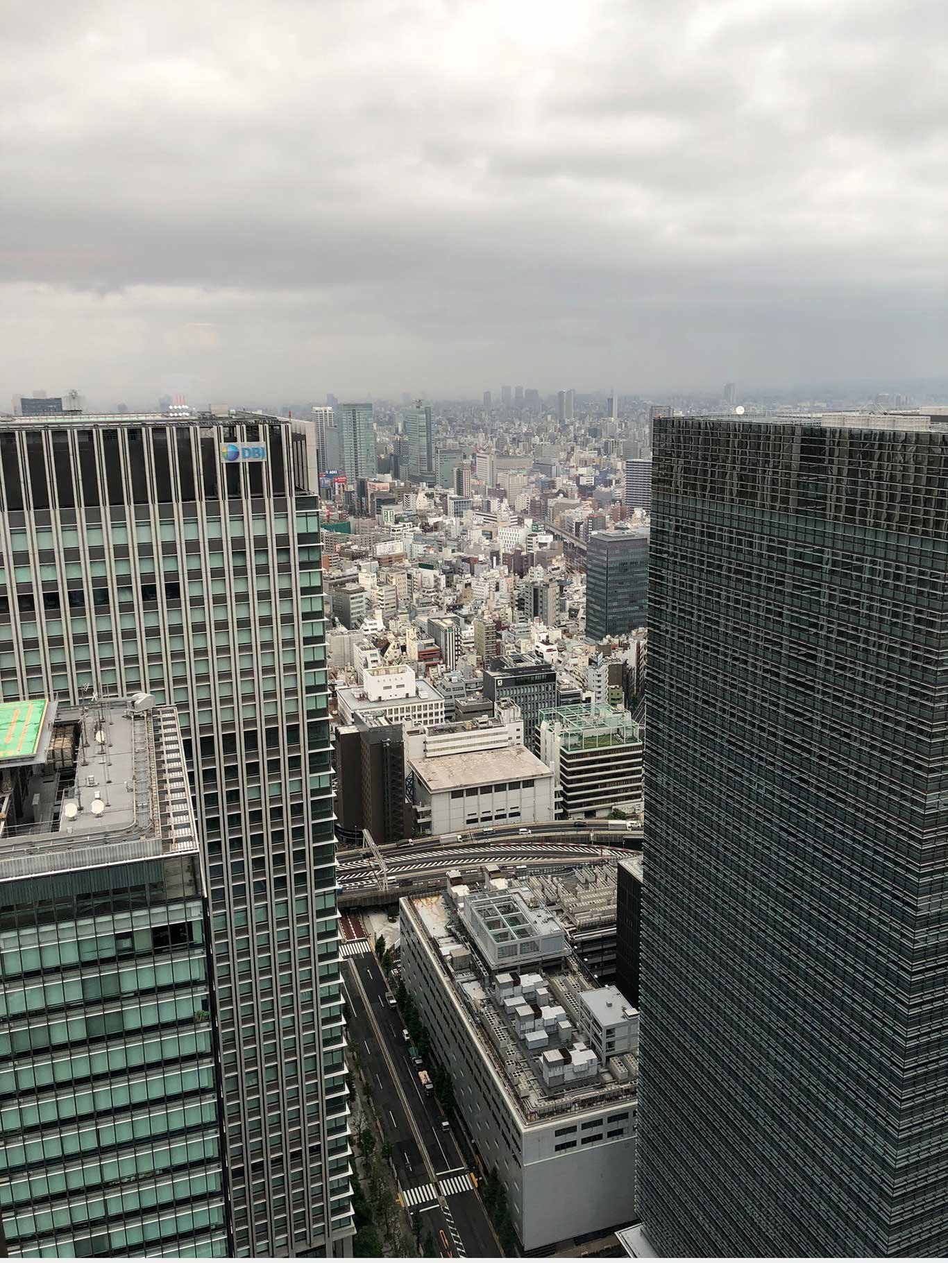 Die modernen Bauten und das futuristische Stadtbild Tokios ziehen Architektur-Fans in ihren Bann. 