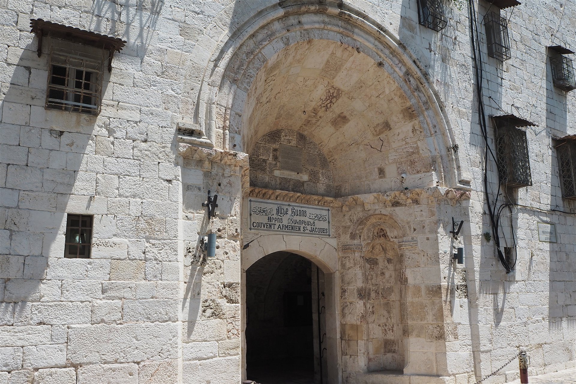 Der Eingang zur »Jakobskathedrale« im Armenischen Quartier von Jerusalem. 