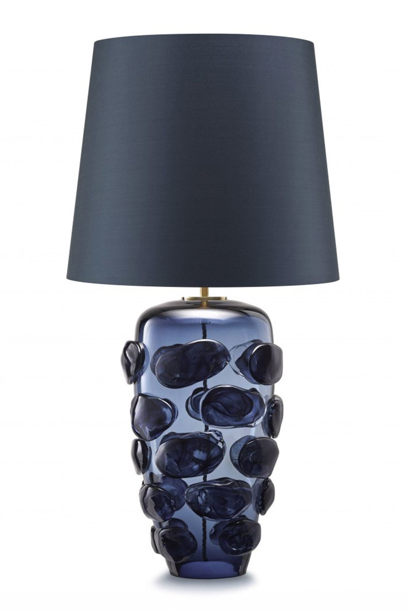 Als wahres Schmuckstück der Lichtgestaltung thront die tintenblaue Blob Lamp »Tuxedo« am besten auf Sideboards und in Eingangs-bereichen. portaromana.com