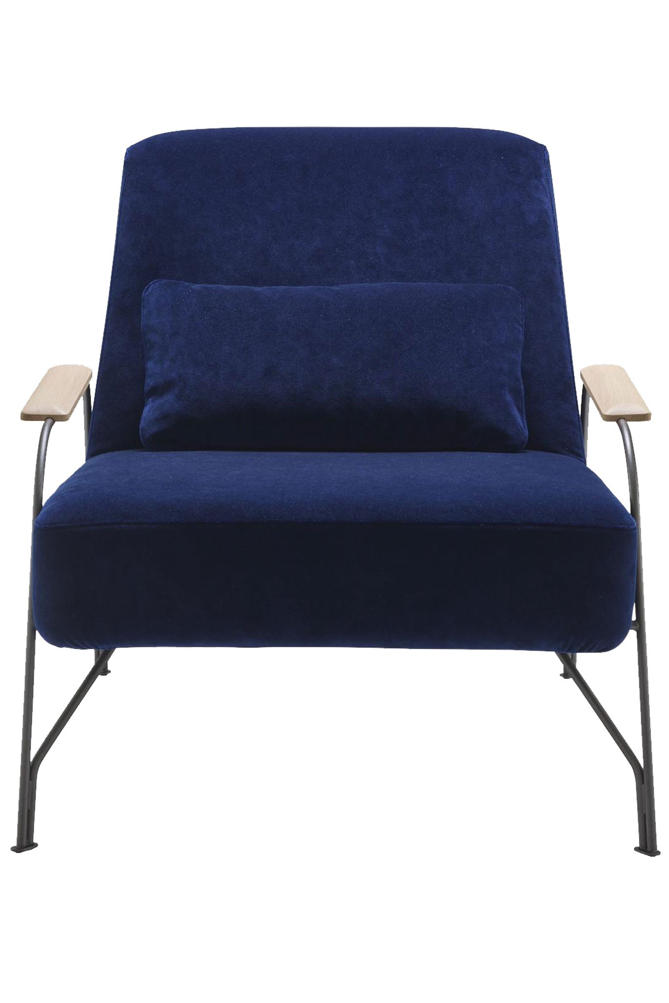 Der Sessel »Humphrey« von Evangelos Vasilaiou interpretiert die 50er-Jahre neu: typischer Kontrast zwischen breiter Sitzfläche und fragilem Gestell. ligne-roset.com