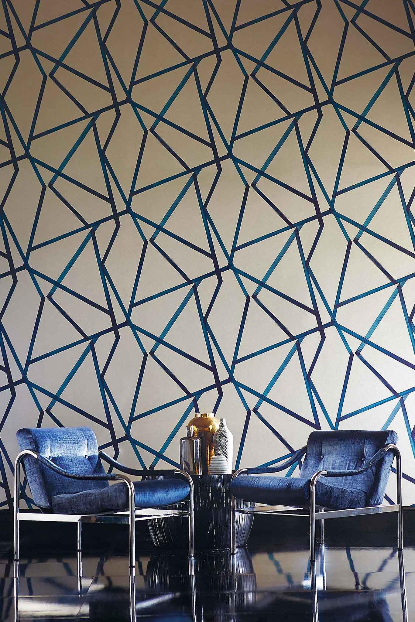 Die Tapete »Polka Steel Bead« ist der perfekte Background für gechillte Sitz- oder Lobby Bereiche. Reduziertes Design mit metallischem Effekt in den Details. grahambrown.com