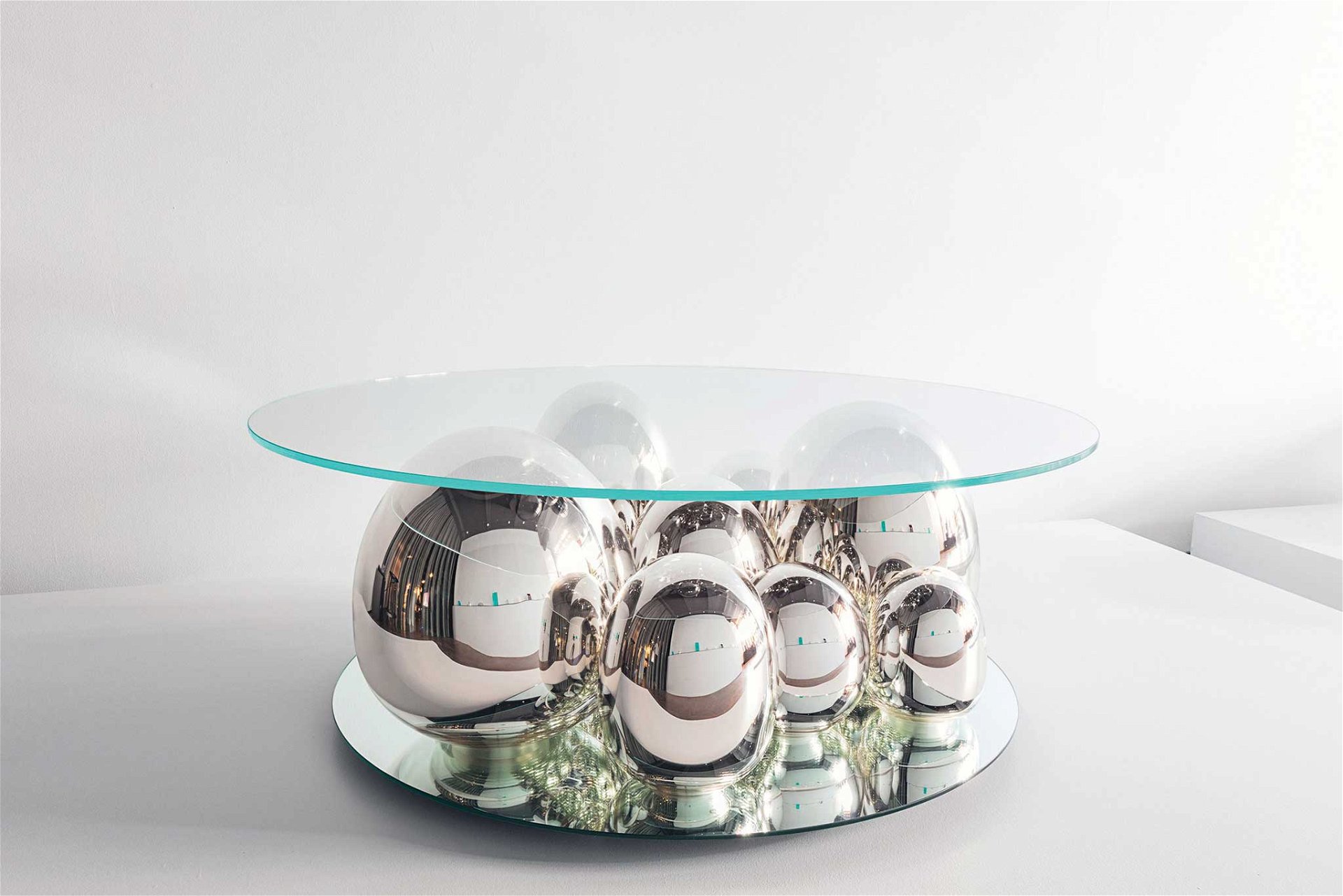 John Hogan ist für seine Glas-designs bekannt – von kleineren Objekten bis hin zu diesem komplexen Coffeetable. johnhogandesigns.com
