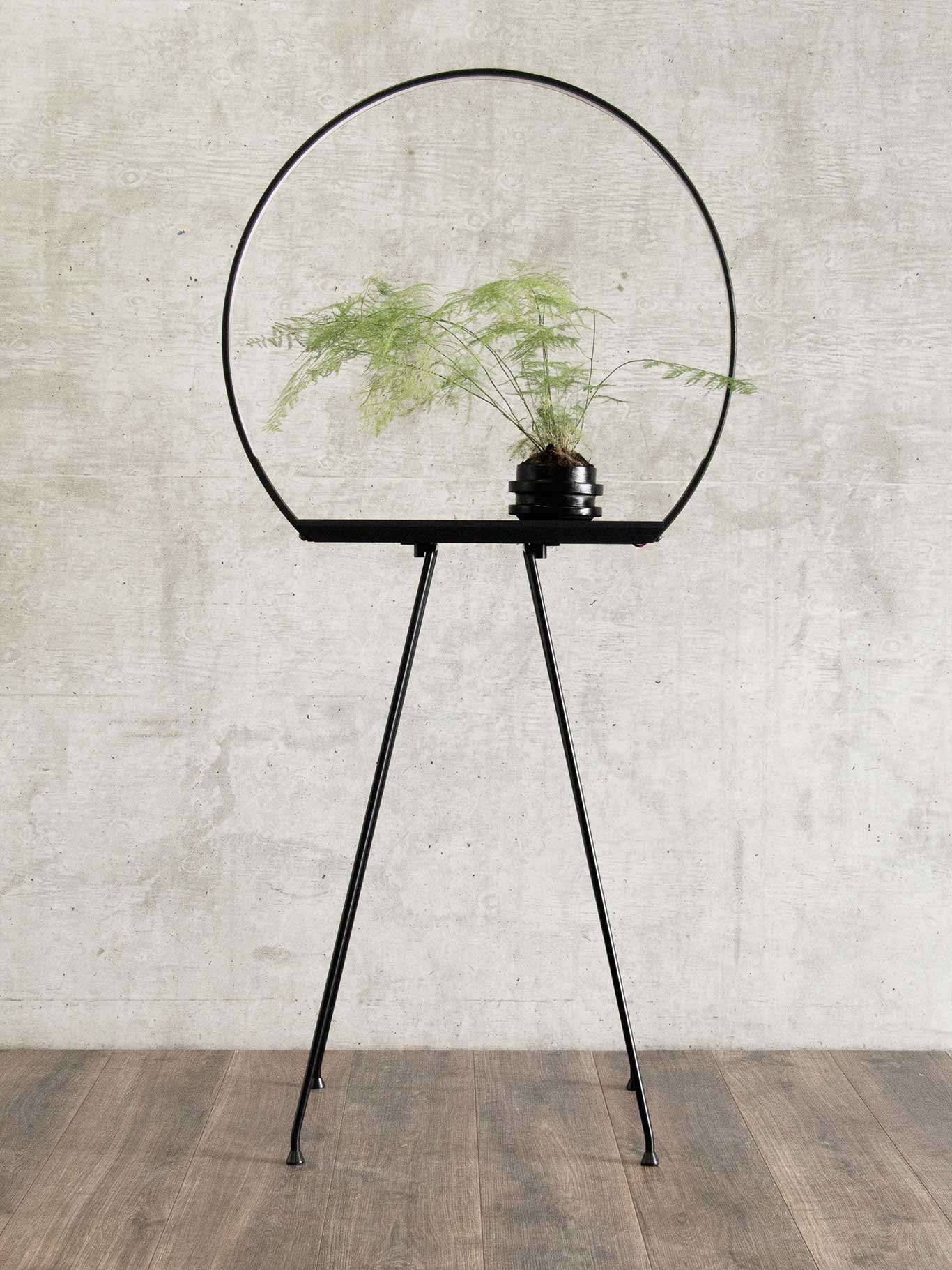 
Ein minimalistischer Look, der das Objekt perfekt in Szene setzt: die »Halo Lamp« von Massimo Cappella Studio. massimocappella.com