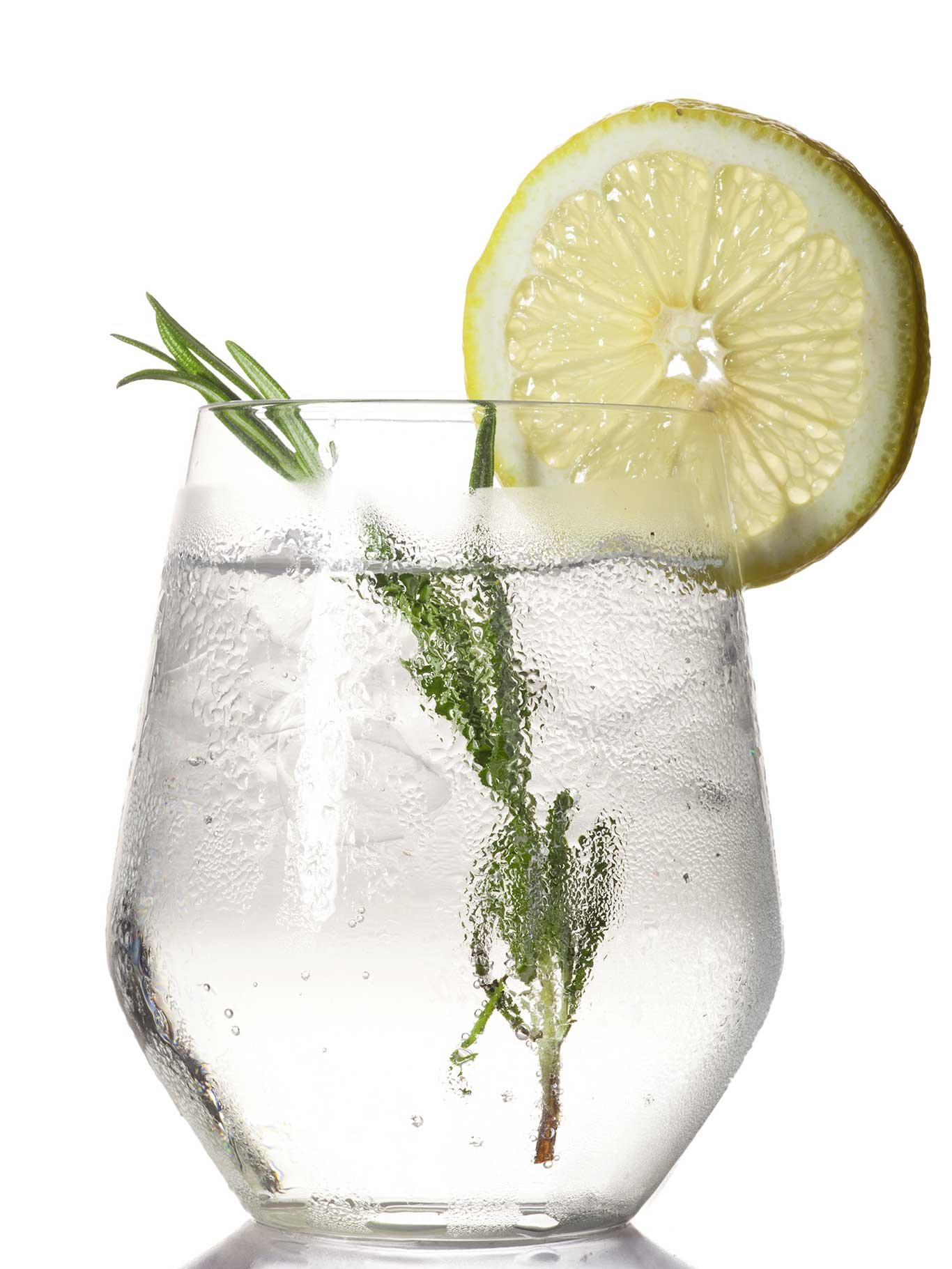 Der Typische Gin Tonic als erfrischender Sommerdrink.
