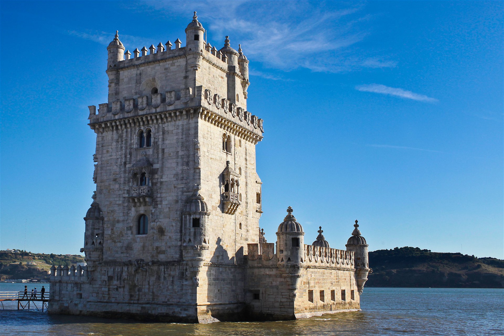 Die Torre de Belém ist eines der bekanntesten Wahrzeichen Lissabons.