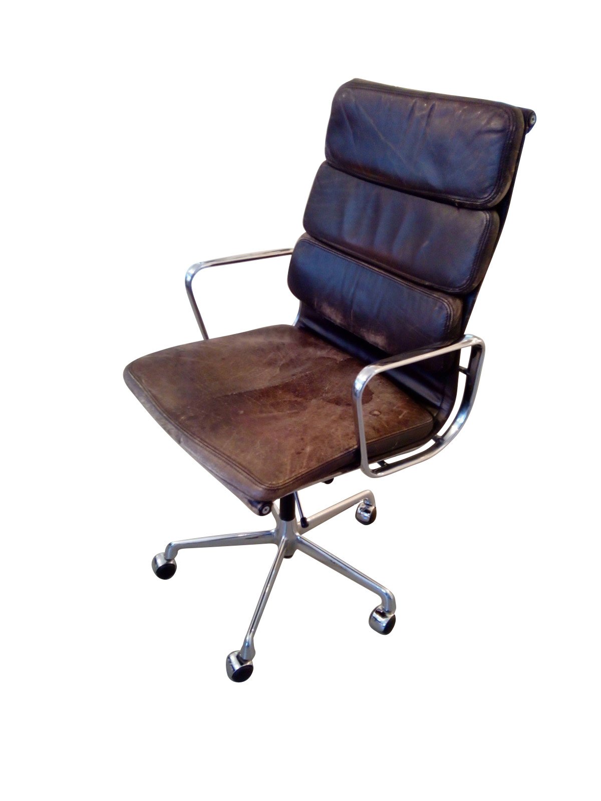 5. »Miller Chair« von Charles Eames: »Mein alter, vor dem Wegschmeißen geretteter original ›Miller Chair‹. Der hat schon richtig Patina, ist aber voll funktionstüchtig und sehr angenehm.«
