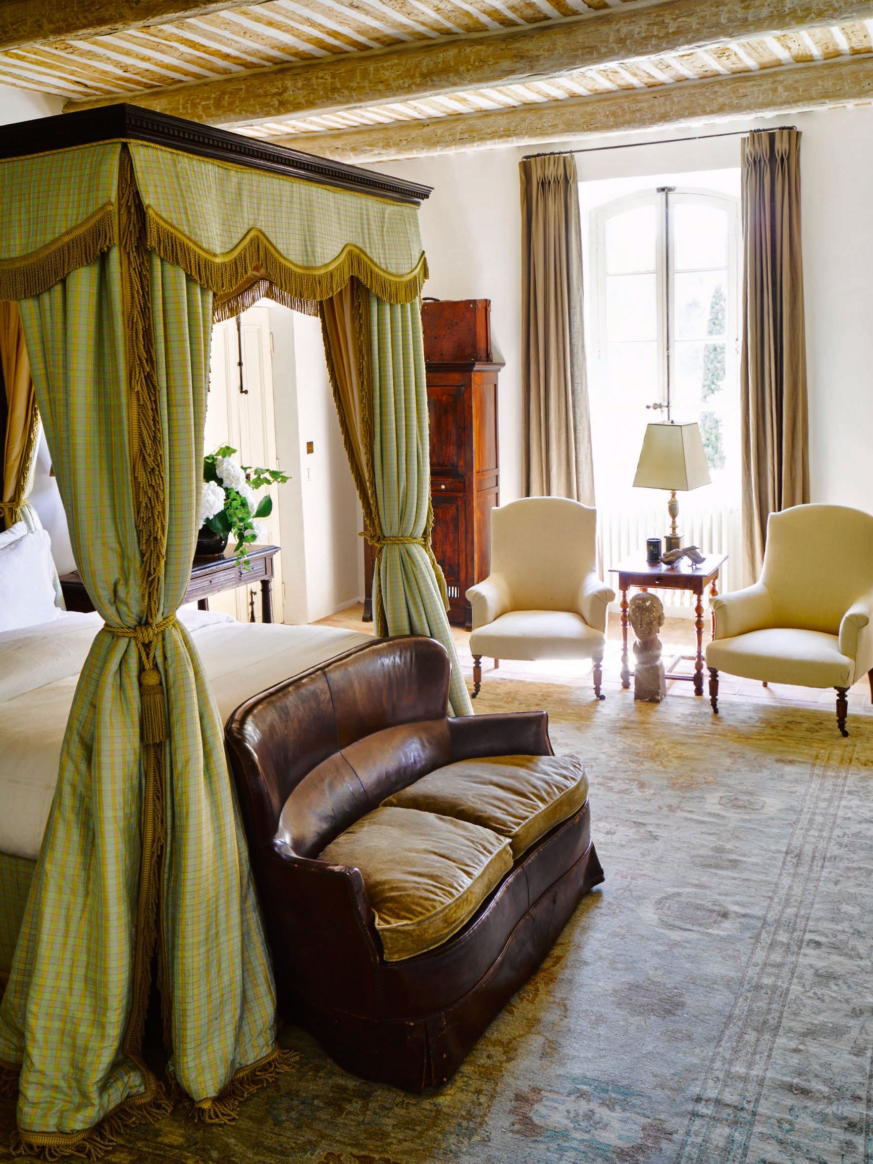 Be my Guest: In der Grand-mère-Suite steht ein traumhaftes altes Himmelbett.